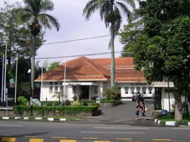 Hotel Royal Dago Bandung Exterior photo